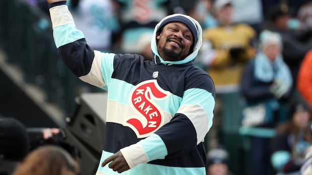 Lynch, Kaepernick turn to hockey to help Diversity Alliance host tournament for children in Toronto